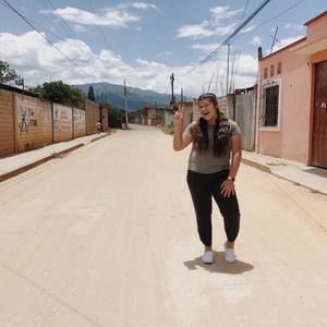 Meet your Posher, Daniela